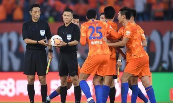 中超裁判爆料最新消息今天,今日最新消息揭秘賽場黑幕！”